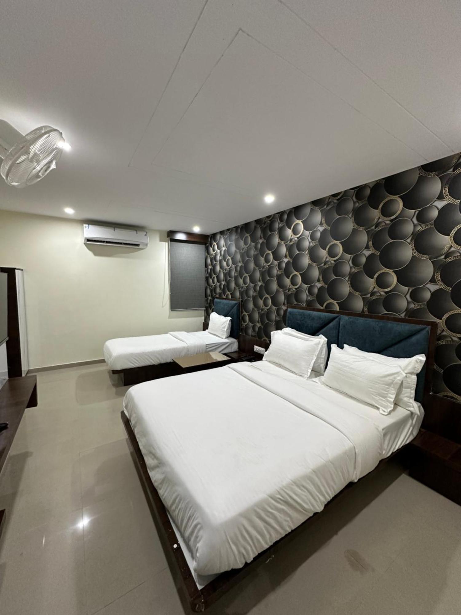 Hotel Golden View วาโดดารา ภายนอก รูปภาพ